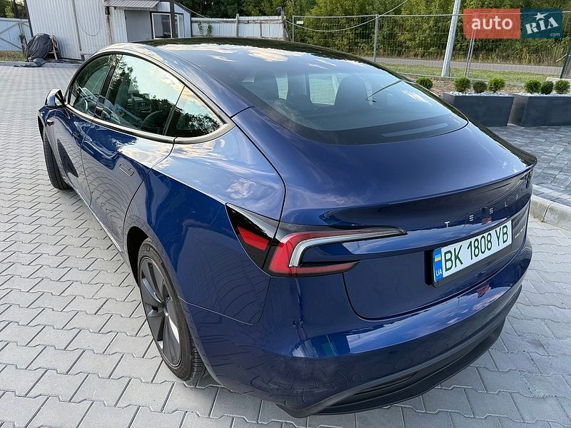 Седан Tesla Model 3 2024 в Киеве