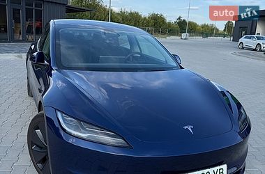 Седан Tesla Model 3 2024 в Киеве