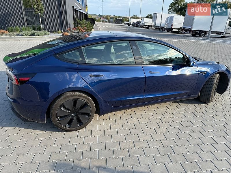 Седан Tesla Model 3 2024 в Киеве