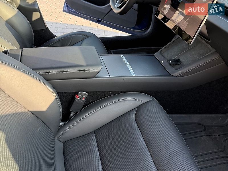 Седан Tesla Model 3 2024 в Киеве