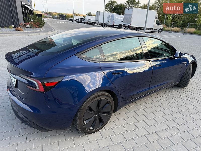 Седан Tesla Model 3 2024 в Киеве