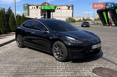 Tesla Model 3  2019