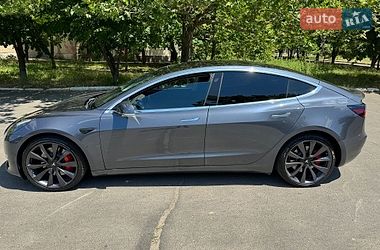 Tesla Model 3  2020