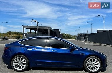 Tesla Model 3  2019
