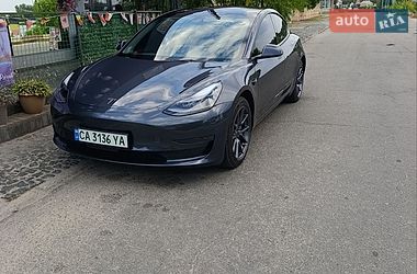 Tesla Model 3  2022