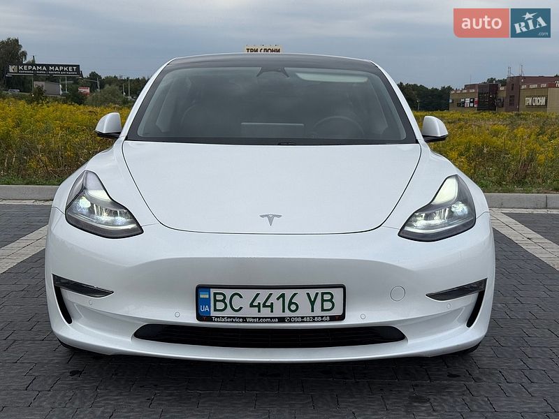 Седан Tesla Model 3 2021 в Львові