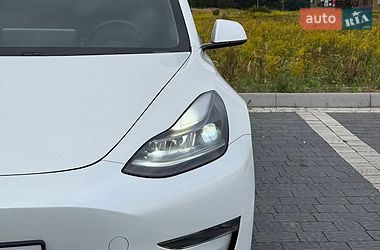 Седан Tesla Model 3 2021 в Львові