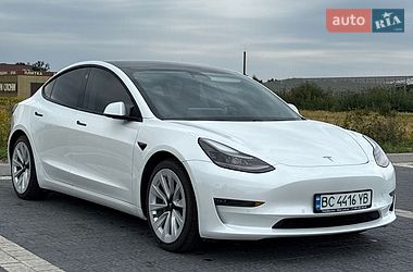 Седан Tesla Model 3 2021 в Львові