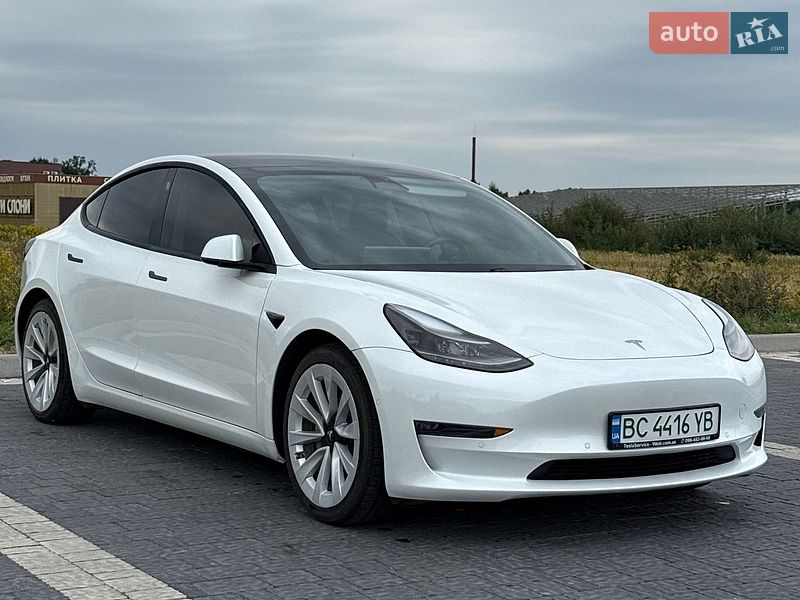 Седан Tesla Model 3 2021 в Львові