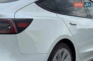Седан Tesla Model 3 2021 в Львові