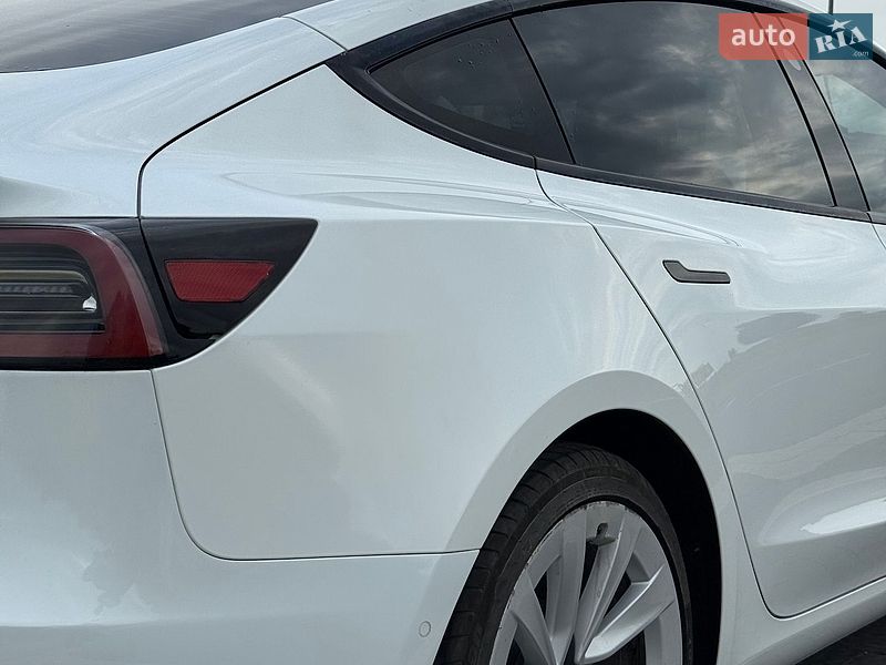 Седан Tesla Model 3 2021 в Львові