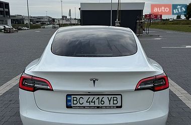 Седан Tesla Model 3 2021 в Львові