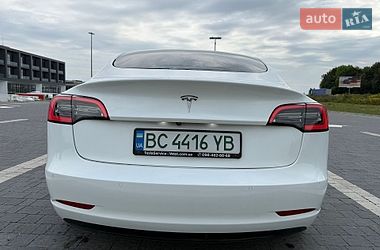 Седан Tesla Model 3 2021 в Львові