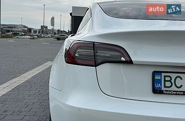 Седан Tesla Model 3 2021 в Львові