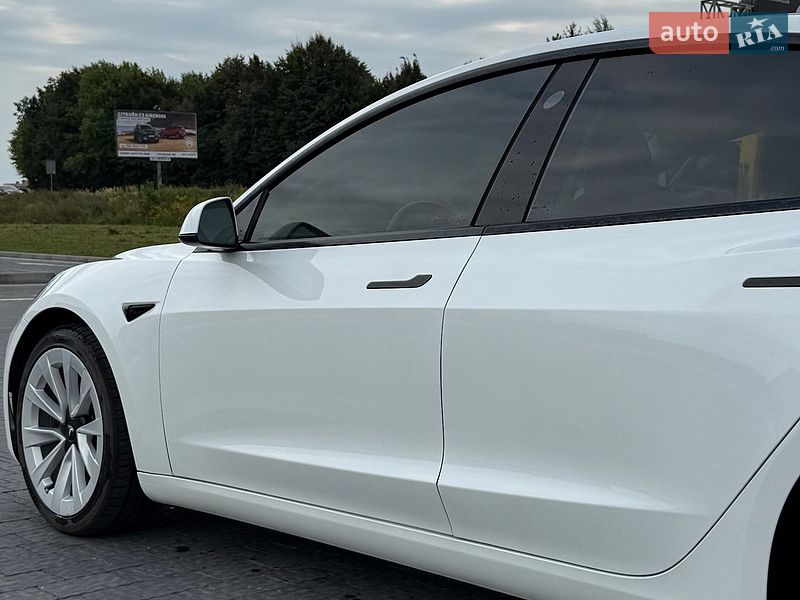 Седан Tesla Model 3 2021 в Львові
