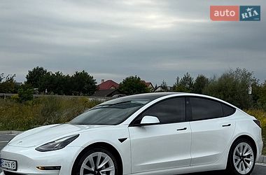 Седан Tesla Model 3 2021 в Львові
