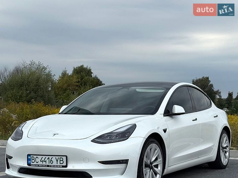 Седан Tesla Model 3 2021 в Львові