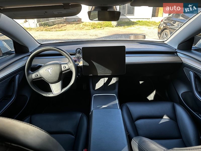 Седан Tesla Model 3 2021 в Львові