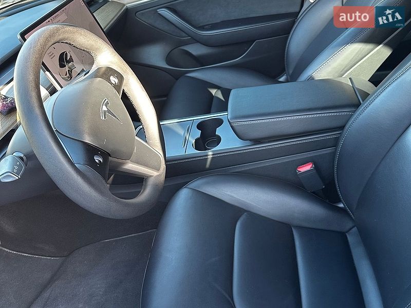 Седан Tesla Model 3 2021 в Львові