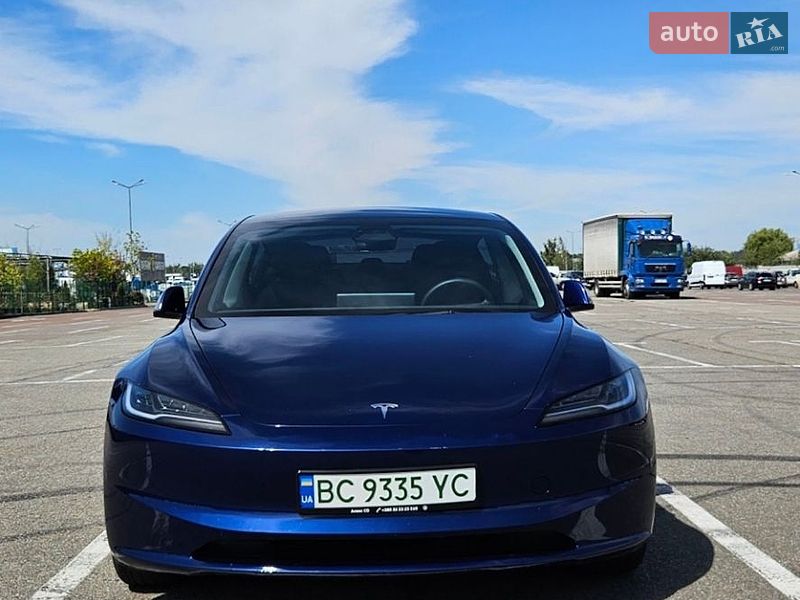 Седан Tesla Model 3 2024 в Львове