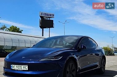 Седан Tesla Model 3 2024 в Львове