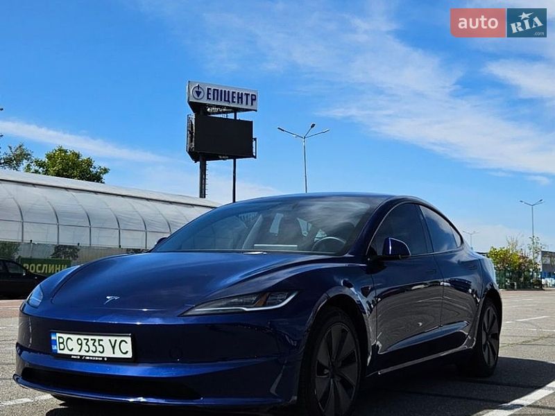 Седан Tesla Model 3 2024 в Львове