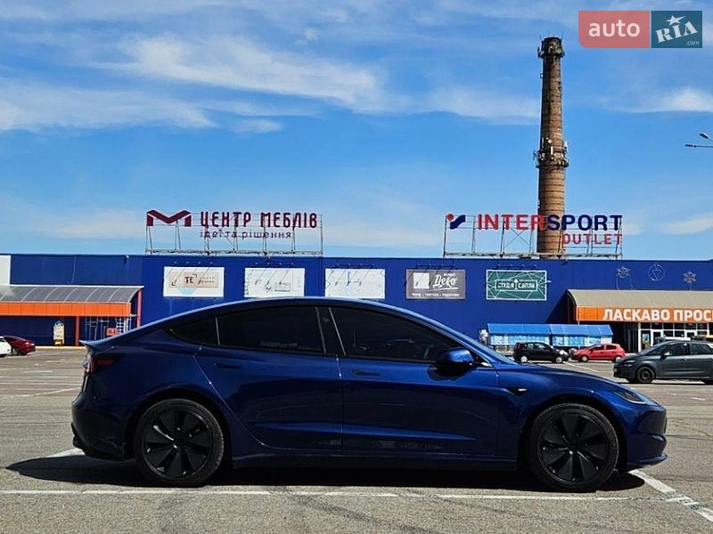 Седан Tesla Model 3 2024 в Львове