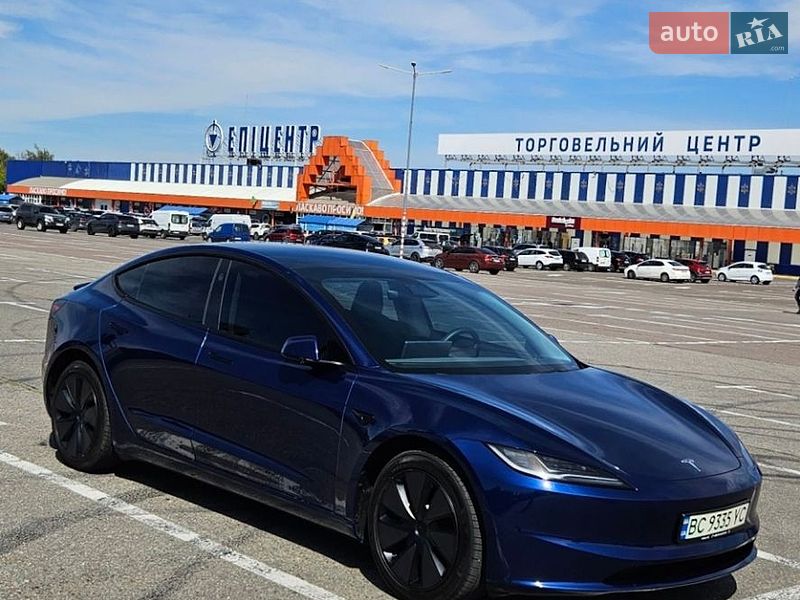Седан Tesla Model 3 2024 в Львове