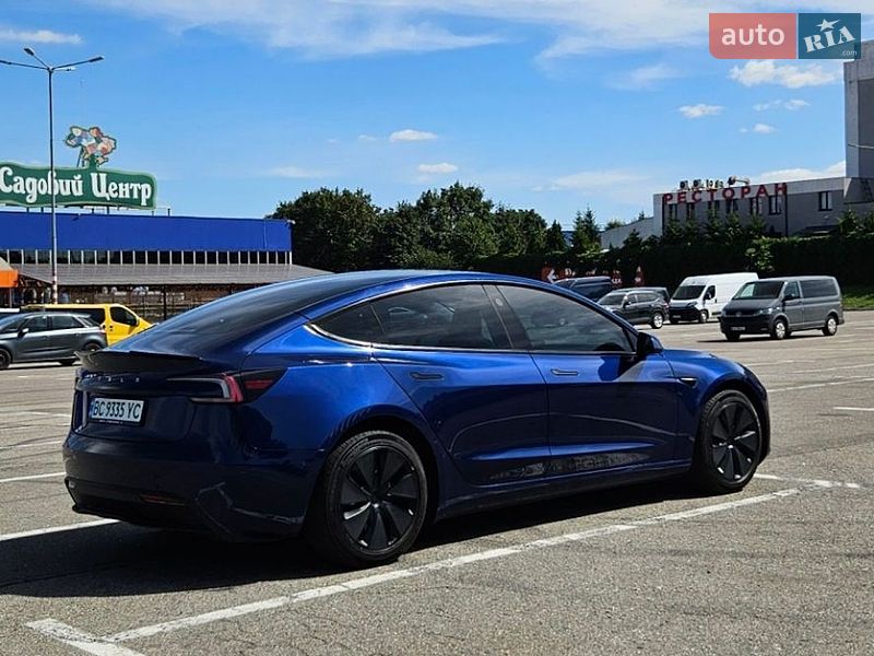 Седан Tesla Model 3 2024 в Львове