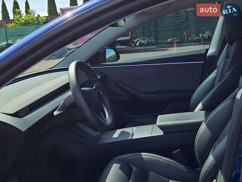 Седан Tesla Model 3 2024 в Львове