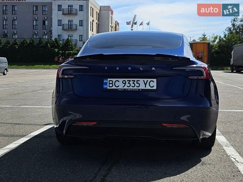 Седан Tesla Model 3 2024 в Львове