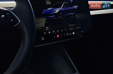 Седан Tesla Model 3 2024 в Львове