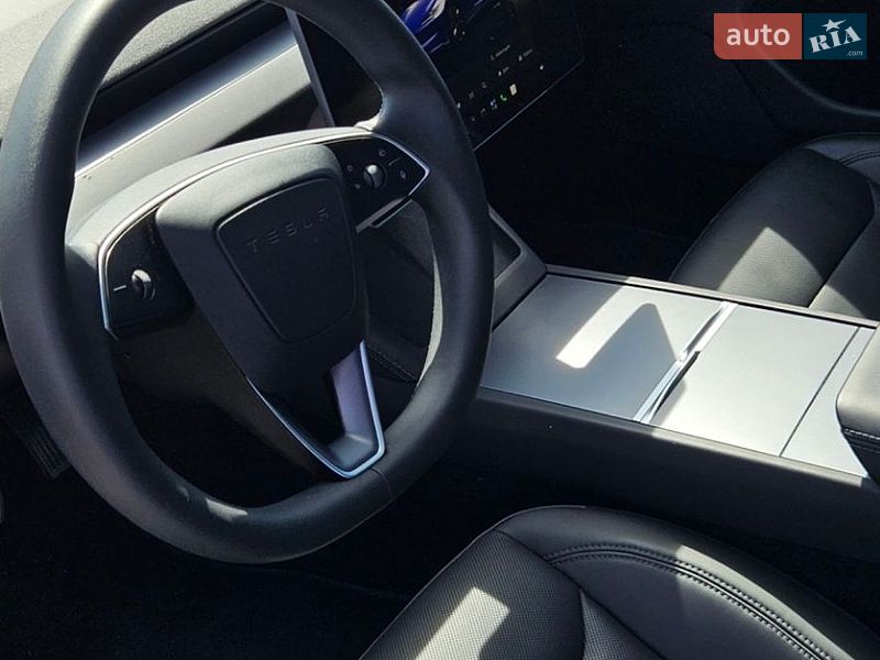 Седан Tesla Model 3 2024 в Львове