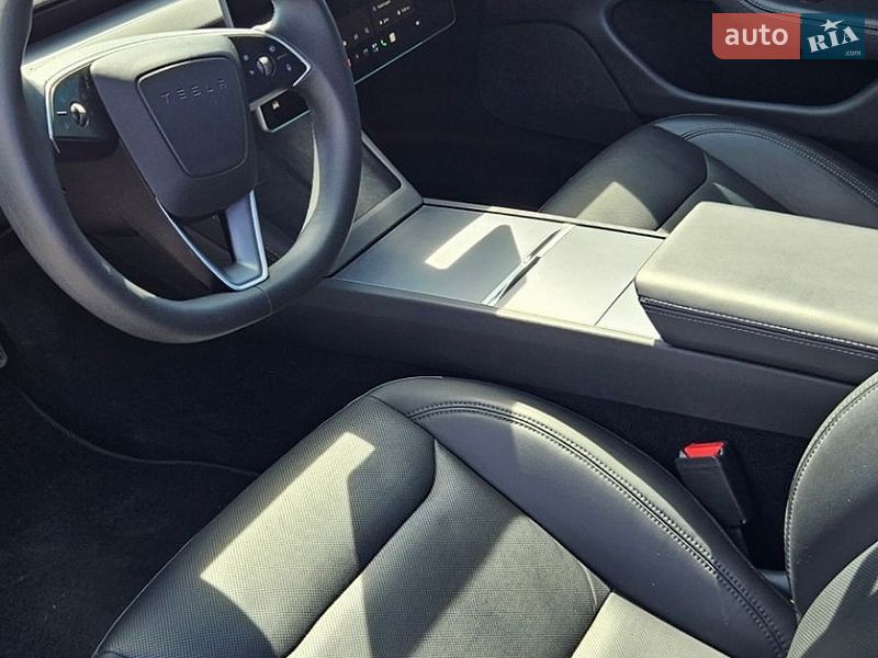 Седан Tesla Model 3 2024 в Львове