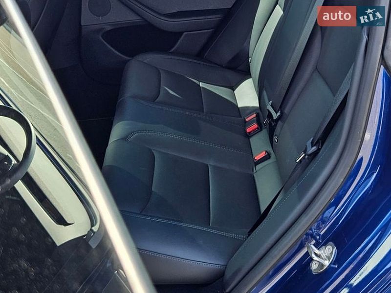 Седан Tesla Model 3 2024 в Львове