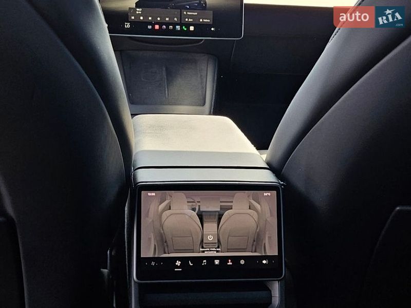 Седан Tesla Model 3 2024 в Львове