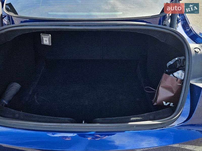Седан Tesla Model 3 2024 в Львове