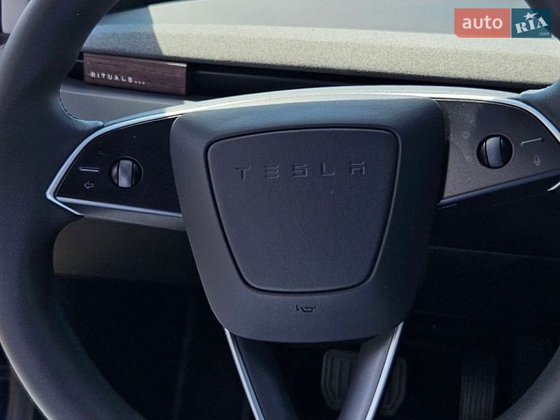 Седан Tesla Model 3 2024 в Львове