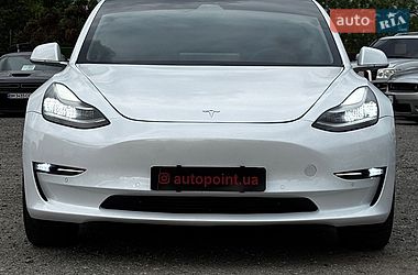 Tesla Model 3  2019