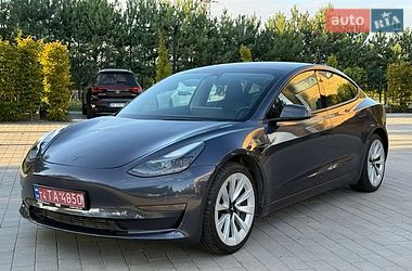 Tesla Model 3  2022