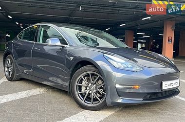 Tesla Model 3  2019