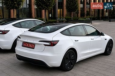 Tesla Model 3  2024