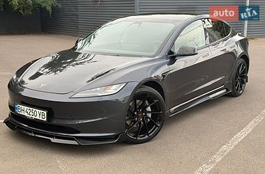 Tesla Model 3  2024