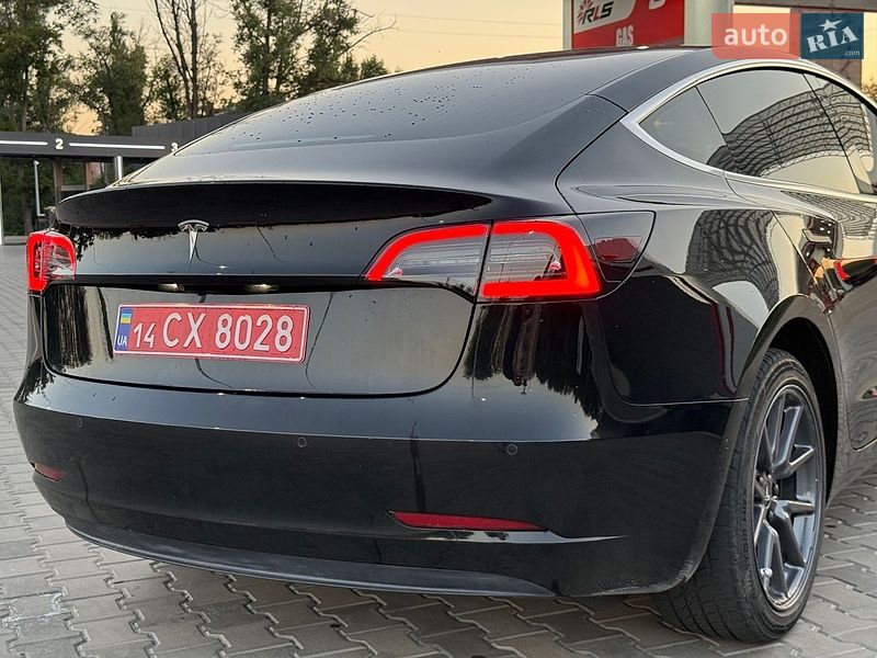 Седан Tesla Model 3 2020 в Кривом Роге