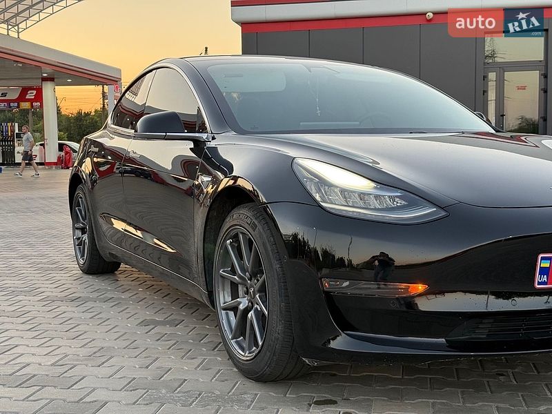 Седан Tesla Model 3 2020 в Кривом Роге