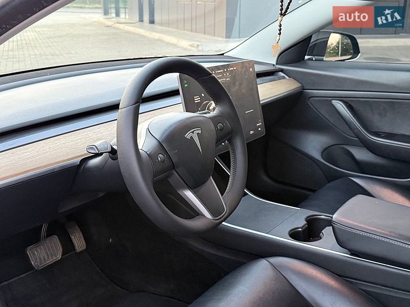 Седан Tesla Model 3 2020 в Кривом Роге