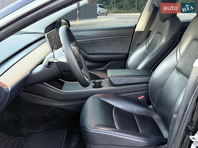 Седан Tesla Model 3 2020 в Кривом Роге