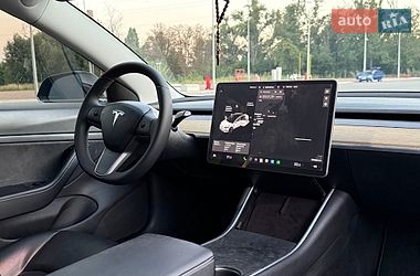 Седан Tesla Model 3 2020 в Кривом Роге
