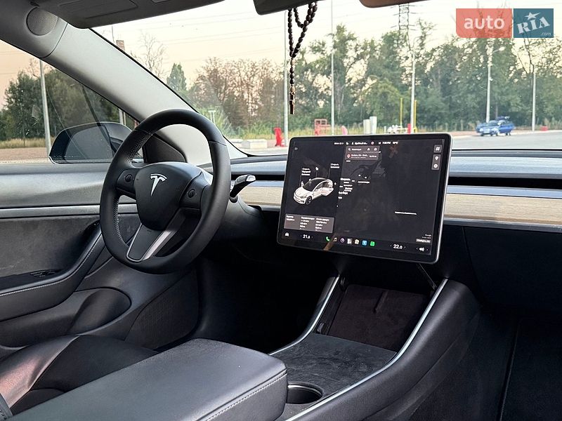 Седан Tesla Model 3 2020 в Кривом Роге
