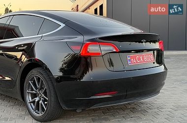 Седан Tesla Model 3 2020 в Кривом Роге